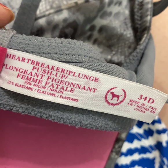 PINK VS Heartbreaker Plunge Push Up Bra - Picture 8 of 8